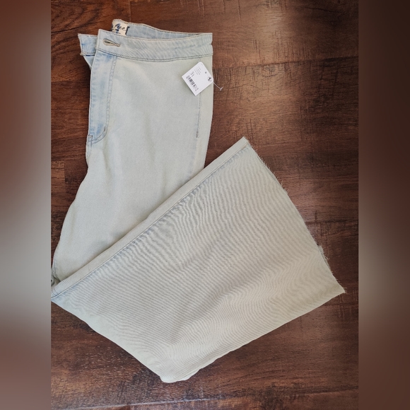 We The Free Youthquake Crop Flare Jeans - Picture 6 of 9